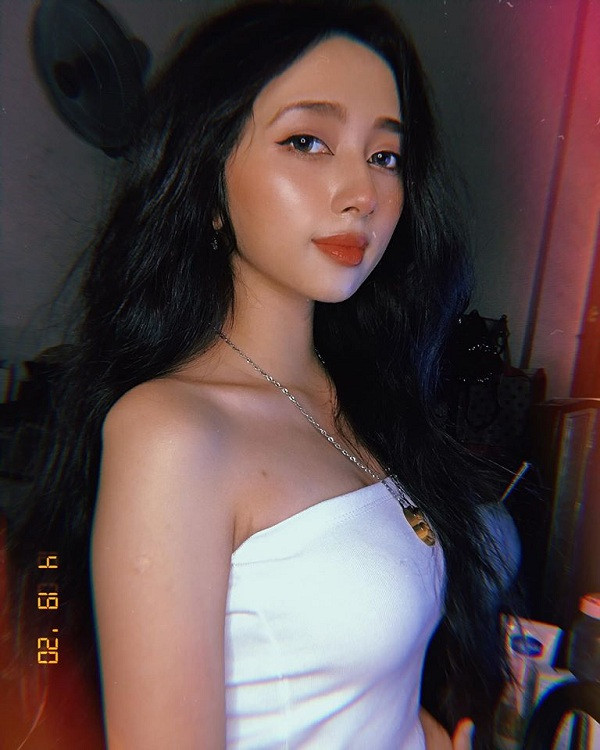 Gương mặt bắt hình cùng vẻ đẹp lai Ấn Độ lạ của Mercury nhanh chóng chiếm trọn spotlight, khiến 500 anh em game thủ lùng sục tìm info.