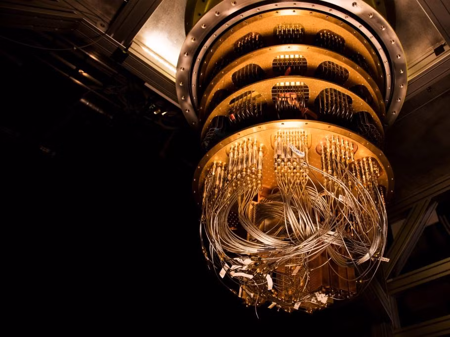 Máy tính lượng tử của Google mất khoảng 200 giây (3 phút 20 giây) để thực hiện xong phép toán mà IBM Summit, siêu máy tính mạnh nhất thế giới, ước tính phải mất 10.000 năm mới giải xong