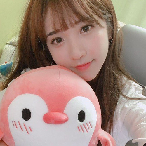 Penguin hiện đang là một trong những nữ streamer đang gây xôn xao cư dân mạng tại Hàn Quốc.