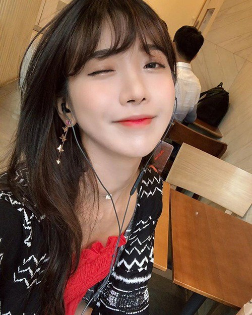 Tuy không tới mức quá lộ liễu, và có thể coi đây là một tai nạn nhưng kênh stream của Penguin Girl vẫn bị "bay màu" ngay sau đó.