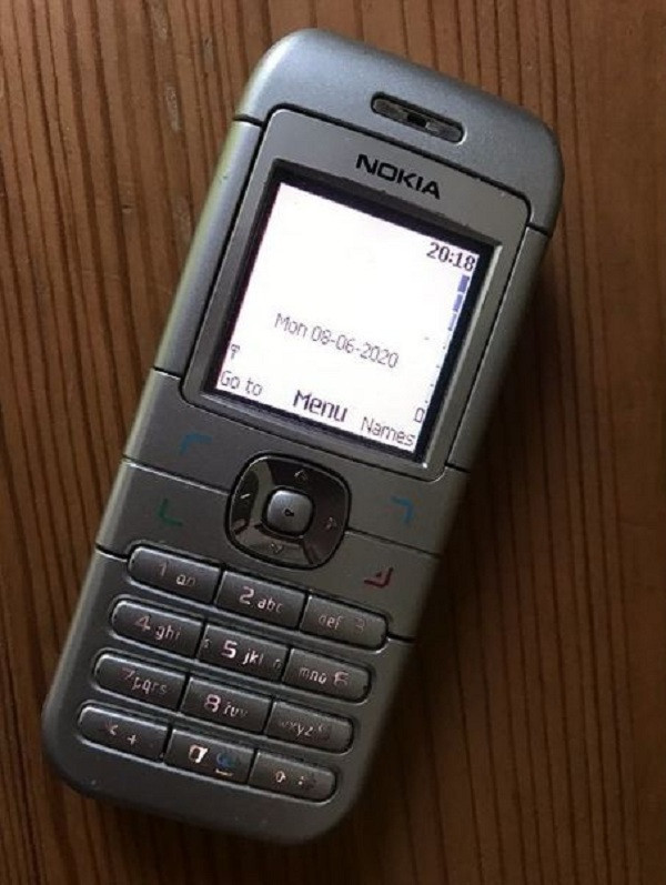 Từng là siêu phẩm một thời, hiện nay tuy là thời đại của smartphone nhưng chiếc điện thoại ''cục gạch'' này vẫn chạy tốt và được nhiều người sử dụng nhờ độ bền và pin cực ''trâu''.