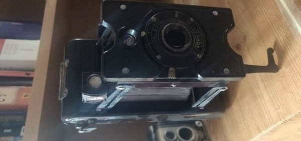 Máy ảnh cổ từ năm 1926 vẫn có thể sử dụng mặc dù những chiếc máy ảnh ngày nay nhỏ gọn và tiện mang theo hơn rất nhiều.