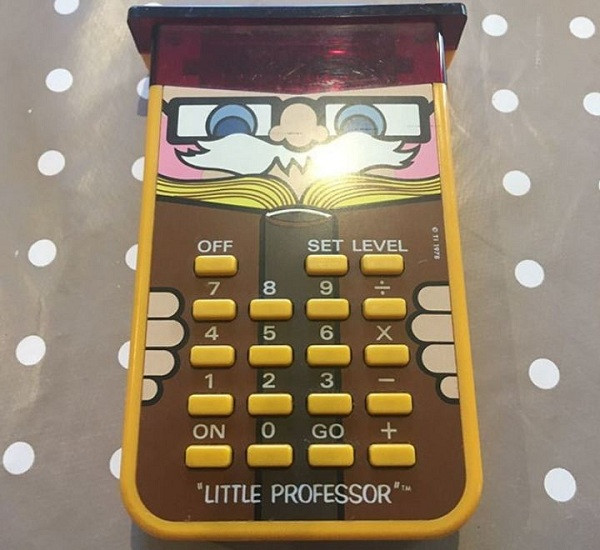 Hiện tại liệu ai còn giữ chiếc máy tính tuổi thơ này?