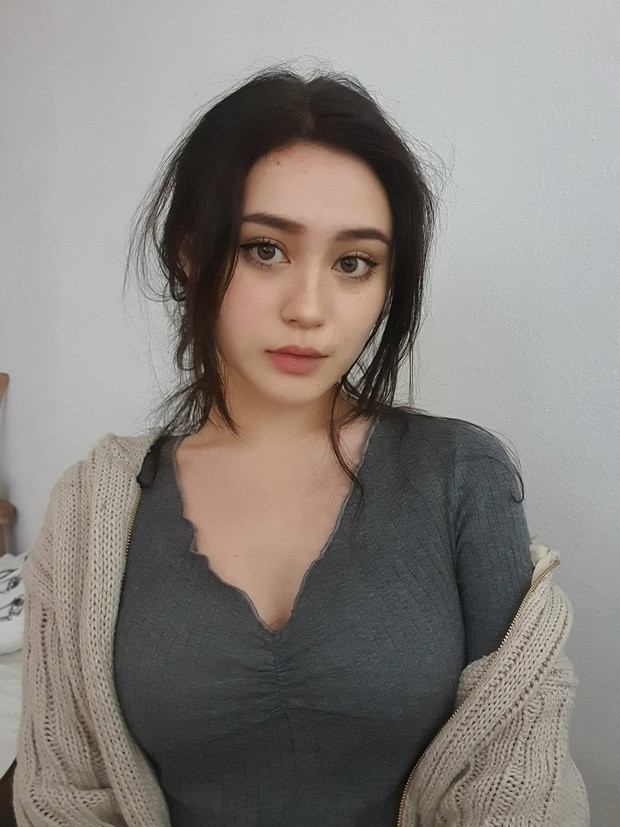 Jade Anh Ngô là nữ streamer gốc Việt được cộng đồng mạng Việt Nam đặc biệt quan tâm thời gian gần đây. Được biết, nữ streamer này là con lai có bố người Việt, mẹ người Đức.