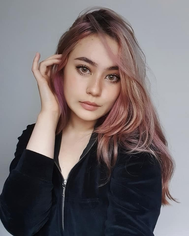 Chưa dừng lại ở đó, ngay khi kết thúc buổi livestream, đội cứu hỏa đã đến gõ cửa nhà cô vì được báo cáo rằng có một vụ rò rỉ khí ga ở đây. Tuy nhiên, sự thật là nhà của nữ streamer không có vấn đề gì cả.