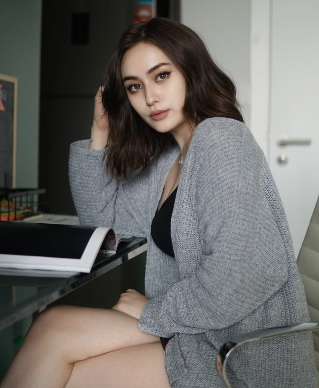 Không chỉ sở hữu trang cá nhân với lượt theo dõi lớn, Jade Anh Ngô còn tạo lập một kênh Youtube riêng đăng tải video về cách trang điểm, thu hút lượng người đăng ký theo dõi không phải dạng vừa.