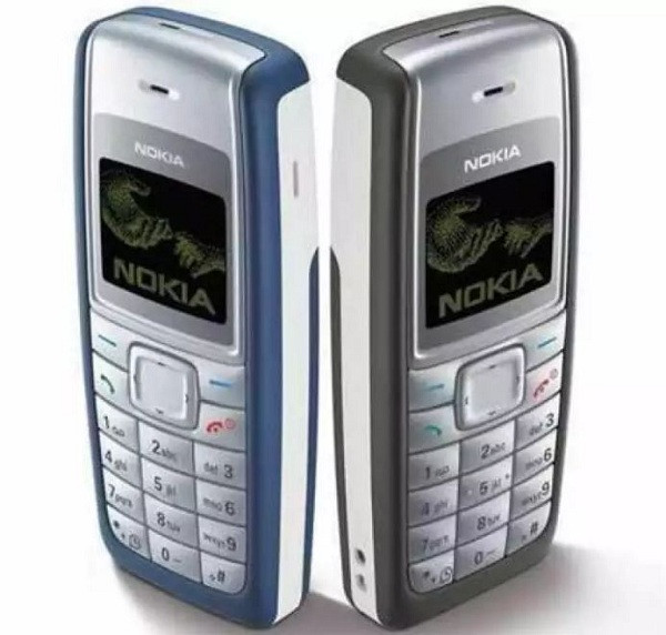 Dù không sở hữu các tính năng "thời thượng" như camera, màn hình màu nhưng Nokia N70 vẫn tự hào khi đến tay hơn 250 triệu người dùng trên khắp thế giới - con số khủng mà không phải chiếc điện thoại nào cũng đạt được. Đây là sự lựa chọn tuyệt vời cho những người chỉ có nhu cầu thực hiện cuộc gọi, gửi tin nhắn, và chơi Rắn săn mồi