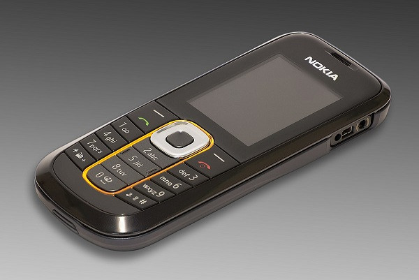 Ra mắt vào năm 2004, Nokia 2600 là một thiết bị đơn giản nhưng đầy đủ các trang bị cơ bản, bởi vậy dù không có camera hay kết nối bluetooth, hãng vẫn bán được trên 135 triệu chiếc. Điện thoại có màn hình 1.5 inch, bàn phím T9, dung lượng pin lớn và giá thành phải chăng.