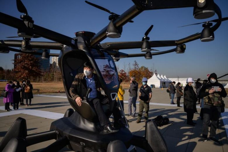 Phí taxi bay dự kiến trong giai đoạn đầu thương mại hóa là khoảng 110.000 won (99 USD) cho quãng đường dài 40 km (từ sân bay Incheon tới Yeouido), đắt hơn một chút so với các dịch vụ taxi cao cấp. Tuy nhiên, Chính phủ dự kiến giá taxi bay sẽ có thể giảm xuống 20.000 won (18 USD), rẻ hơn taxi thông thường, sau khi thị trường giao thông hàng không đô thị được mở rộng và công nghệ tự lái được ứng dụng.