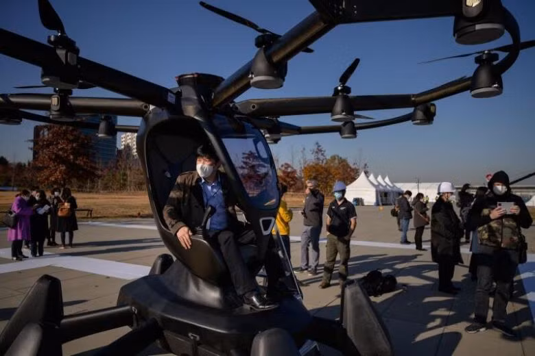 Phí taxi bay dự kiến trong giai đoạn đầu thương mại hóa là khoảng 110.000 won (99 USD) cho quãng đường dài 40 km (từ sân bay Incheon tới Yeouido), đắt hơn một chút so với các dịch vụ taxi cao cấp. Tuy nhiên, Chính phủ dự kiến giá taxi bay sẽ có thể giảm xuống 20.000 won (18 USD), rẻ hơn taxi thông thường, sau khi thị trường giao thông hàng không đô thị được mở rộng và công nghệ tự lái được ứng dụng.