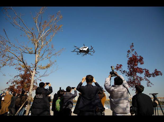 Trong số 6 taxi bay không người lái được thử nghiệm lần này đáng chú ý có mẫu EH216, loại 2 chỗ ngồi nặng 650 kg; và mẫu Butterfly, một sản phẩm của tập đoàn Hanwha.