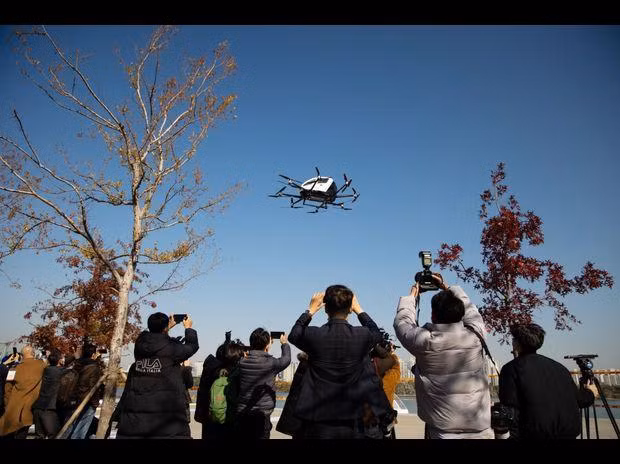 Trong số 6 taxi bay không người lái được thử nghiệm lần này đáng chú ý có mẫu EH216, loại 2 chỗ ngồi nặng 650 kg; và mẫu Butterfly, một sản phẩm của tập đoàn Hanwha.