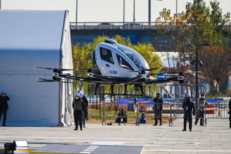 Ngoài ra, 6 chiếc drone đa dụng, có thể sử dụng vào các mục đích như giao hàng, điều tra lưu lượng giao thông, trắc địa, cũng đã được bay thử nghiệm thông qua Hệ thống điều khiển K-Drone.