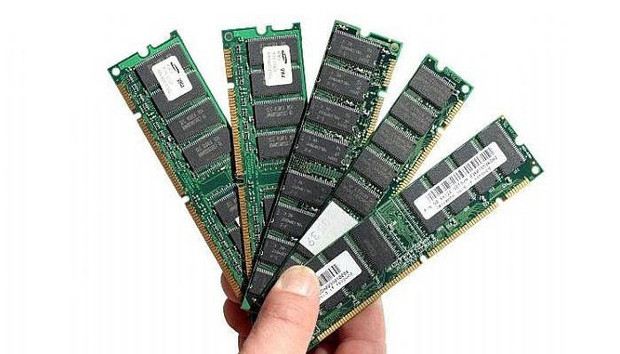Với những người chỉ lướt web xem phim thì cần khoảng 4-8 GB RAM là đủ. Còn với những game thủ chuyên nghiệp hay xử lý đồ họa, máy tính cần được trang bị đến 16 GB hoặc hơn để có trải nghiệm mượt mà nhất.
