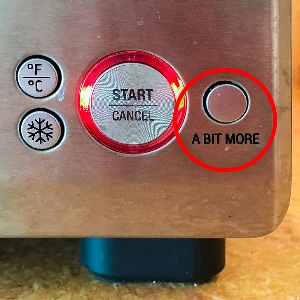 Lò nướng bánh mì với tính năng "thêm một chút", giúp bạn căn thời gian nấu nướng dễ dàng hơn.