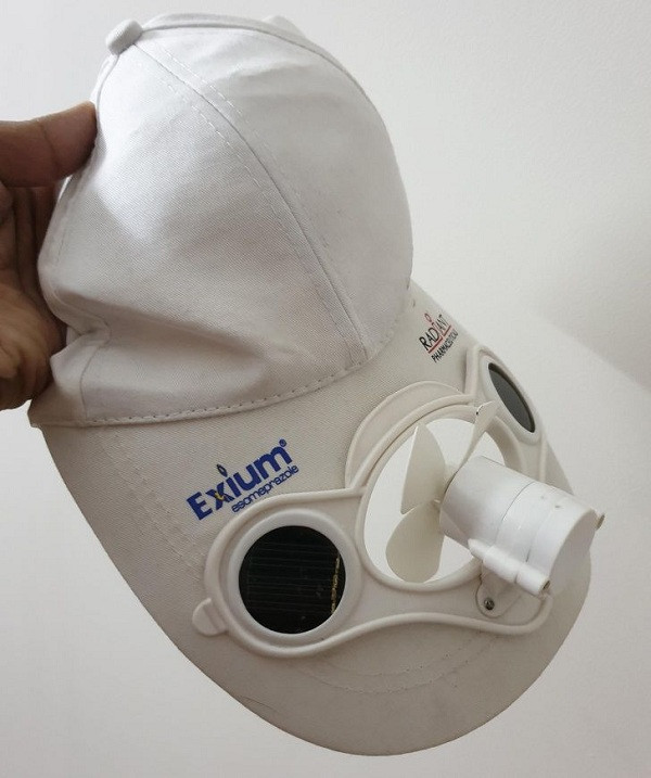 Người ta đã phát minh ra một loại mũ có quạt chạy bằng năng lượng mặt trời - vừa chống năng, vừa là vị cứu tinh trong mùa hè nóng nực.