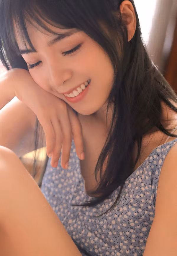 Candice tên thật là Dư Sương, nữ MC hàng đầu của giải đấu LPL xứ Trung và cũng từng đảm nhiệm dẫn chương trình CKTG năm 2017.