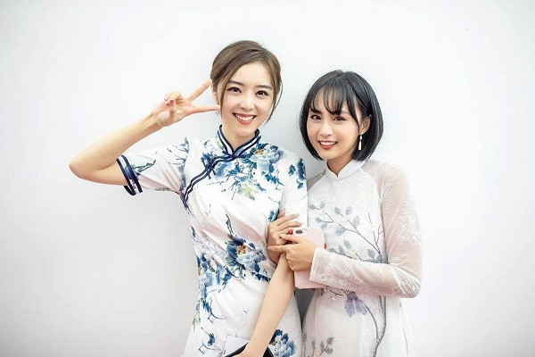 Candice từng chụp ảnh cùng MC Minh Nghi.