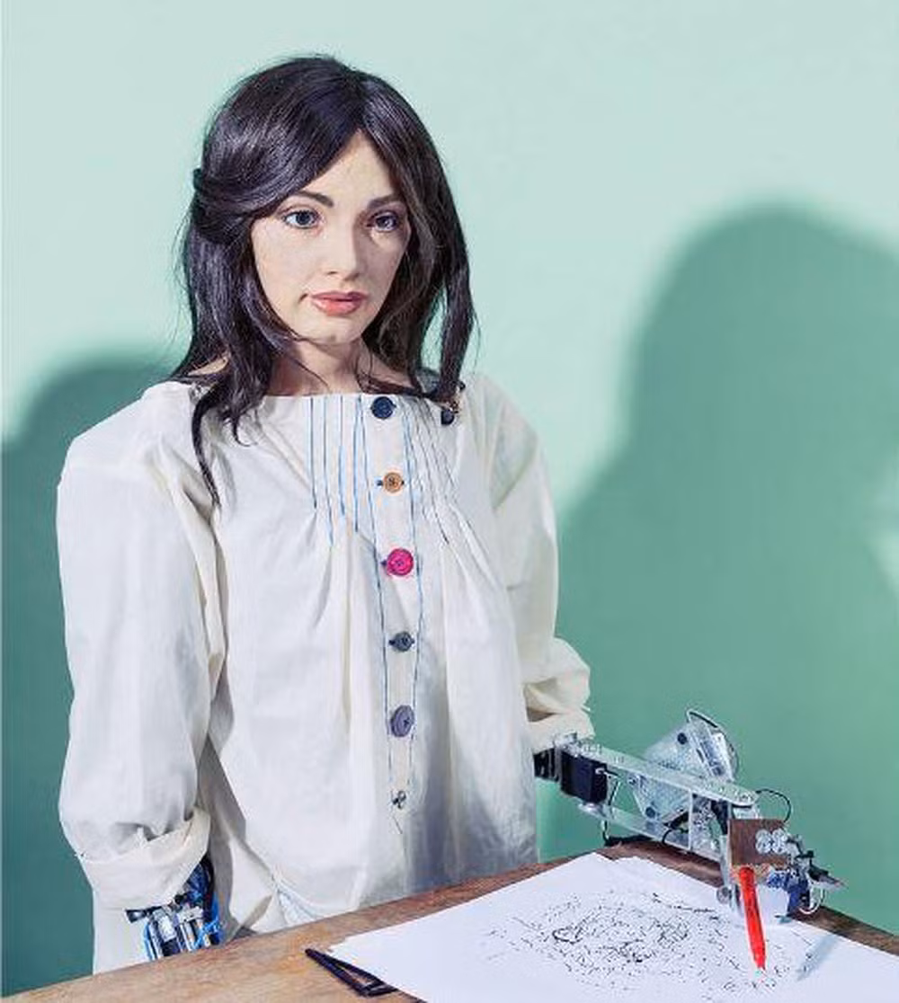 Cho dù thế nào, AI cũng vẫn chỉ là một chương trình máy tính, được con người dạy, tiếp nhận và trong tương lai có thể phát triển. Tuy nhiên, lĩnh vực nghệ thuật, nơi để con người thể hiện cảm xúc thì vẫn nên để con người lãnh nhiệm vụ thì hơn. (Trong ảnh: Robot nghệ sỹ Ai-da đang vẽ)