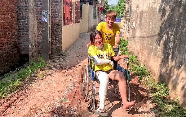 Con trai Ba Tan Vlog lai bi 