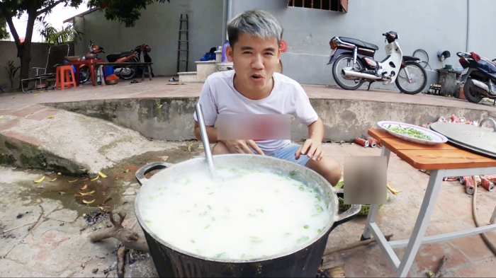Ngoài ra, cơ quan chức năng cũng yêu cầu Hưng Vlog thực hiện biện pháp khắc phục, buộc gỡ bỏ video clip đăng tải không phù hợp với thuần phong mỹ tục.