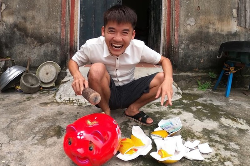 Trước những tranh cãi của người xem cũng như nội dung không phù hợp thuần phong mỹ tục, Cơ quan chức năng cũng yêu cầu Nguyễn Văn Hưng (Hưng Vlog) thực hiện biện pháp khắc phục hậu quả là gỡ bỏ thông tin vi phạm. Hiện, video với nội dung "Troll lấy cắp tiền, đập bể heo đất của em gái, em trai đi ăn chơi và cái kết" đã bị ẩn khỏi mạng xã hội YouTube.