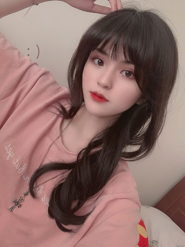 Nữ streamer 10x được yêu thích nhờ sở hữu ngoại hình trong sáng, đúng với độ tuổi 20.