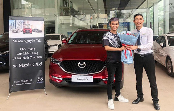 Sau hơn 1 năm theo đuổi sự nghiệp streamer, Quang Cuốn đã tạo được cột mốc đầu tiên với chiếc xế hộp Mazda CX-5 trị giá hơn 1 tỷ đồng.