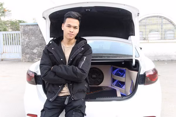 Hiện anh vừa tổ chức đám hỏi cùng bạn gái và được cả làng game mong ngóng ngày anh đón vợ về dinh.