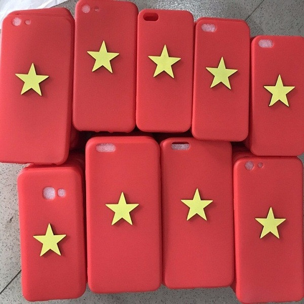 Cách nhanh nhất để "bắt trend 30/4'' thể hiện lòng yêu nước là sở hữu những chiếc ốp lưng điện thoại quốc kỳ Việt Nam cực kỳ nổi bật.