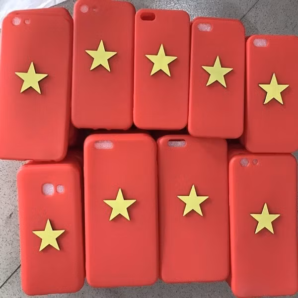 Cách nhanh nhất để "bắt trend 30/4'' thể hiện lòng yêu nước là sở hữu những chiếc ốp lưng điện thoại quốc kỳ Việt Nam cực kỳ nổi bật.