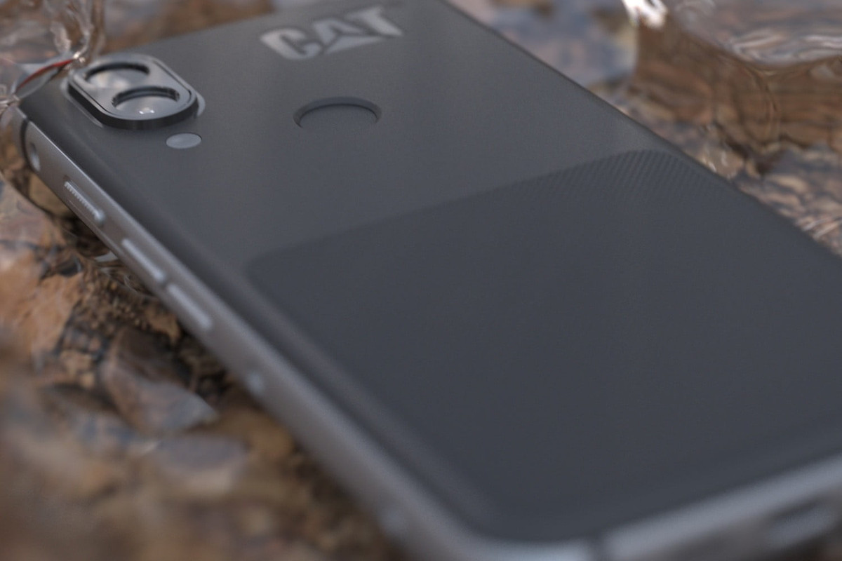 CAT S42 có màn hình 5,5 inch, kính Corning Gorilla Glass 5s và bảo vệ bằng công nghệ kháng khuẩn Biomaster để giảm hoạt động của vi khuẩn. Điện thoại có bộ vi xử lý Mediatek Helio A20 MT 6761D 1.8GHz và có 3GB RAM và 32GB ROM, chưa kể nó còn đi kèm với một MicroSD có thể mở rộng.