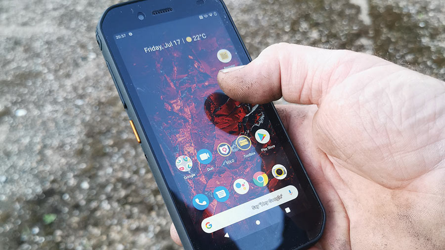 Những chiếc điện thoại thông minh CAT này có thể giảm sự lây truyền vi sinh vật trong vòng 15 phút lên tới 80%, con số này lên tới 99,9% sau 24 giờ.