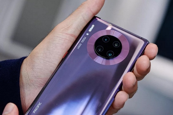 Huawei Mate 30 Pro giữ vị trí thứ 8, được đánh giá là có chất lượng vượt trội hơn hẳn so với phần lớn cảm biến siêu rộng trên tất cả những chiếc smartphone khác trên thị trường với độ phân giải lên đến 40MP.