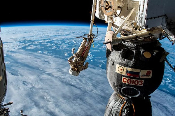 Phi hành gia Roscosmos Sergei Volkov và Yuri Malenchenko đã thực hiện chuyến bay vào vũ trụ ngày 3/2/2016.