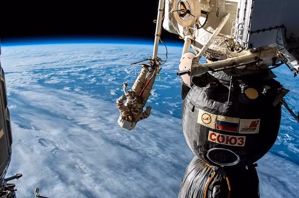 Phi hành gia Roscosmos Sergei Volkov và Yuri Malenchenko đã thực hiện chuyến bay vào vũ trụ ngày 3/2/2016.