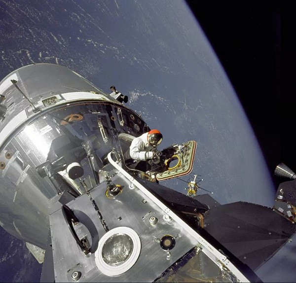 Một nhà du hành vũ trụ Nga khác.