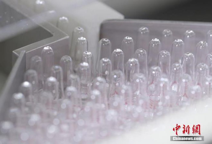 Việt Nam cũng đã tiến hành đặt mua 50-150 triệu liều vaccine của Nga.