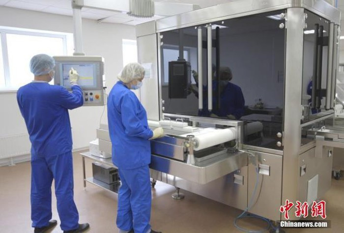 Được biết, vaccine "Sputnik V" do Viện nghiên cứu Gamaleya phối hợp với Bộ Quốc phòng Nga nghiên cứu và phát triển, được trải qua 2 cuộc thử nghiệm trên các tình nguyện viên và cho thấy khả năng miễn dịch hiệu quả với virus corona chủng mới.