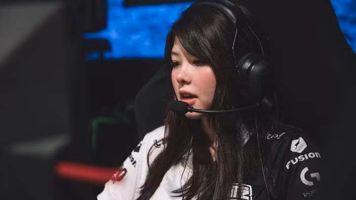 Tuy nhiên, sau lần xuất hiện tại một số giải đấu giao hữu thì cô nàng đã không còn được góp mặt trong đội hình thi đấu của INTZ một lần nào nữa.