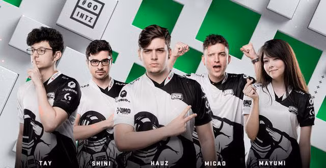 Mayumi từng nổi tiếng trên toàn thế giới khi là một nữ game thủ của đội tuyển INTZ thuộc hệ thống giải đấu LMHT chuyên nghiệp Brazil.