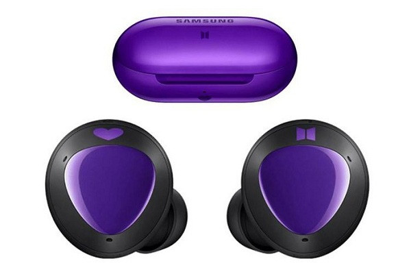 Cận cảnh tai nghe không dây Galaxy Buds+ ''tím lịm'' với logo của BTS, chắc chắn sẽ khiến Samfan và các Army (tên cộng đồng fan của BTS) phát cuồng.