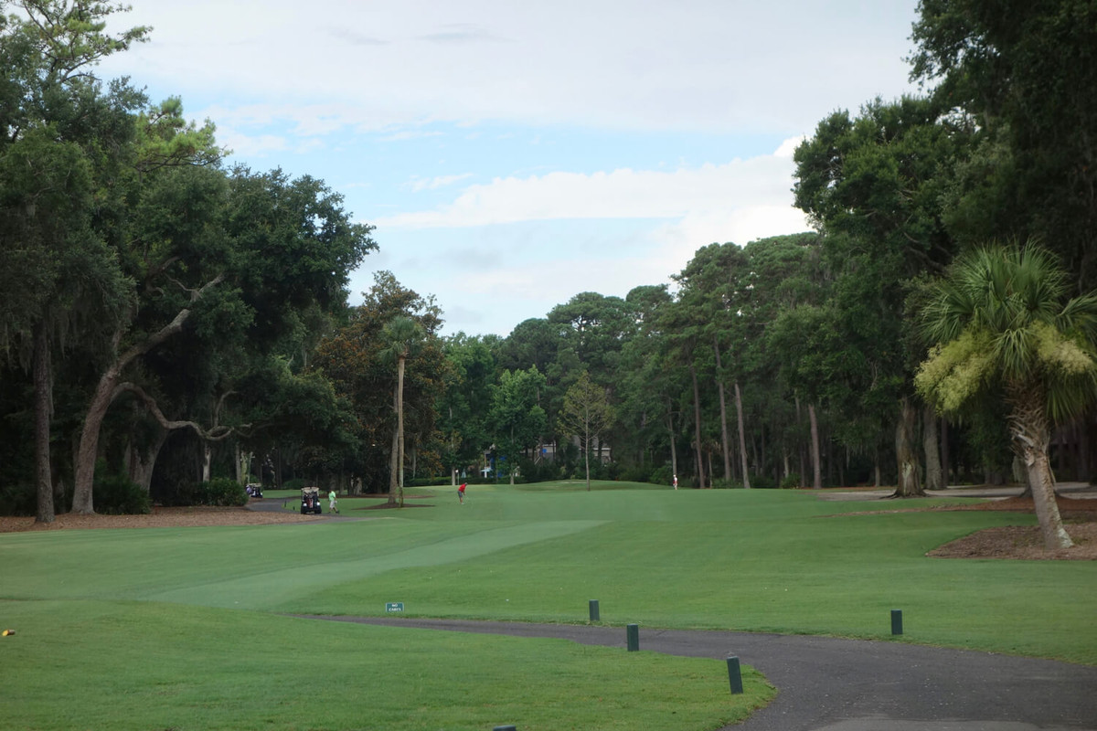 Sân golf được thiết kế nằm bên bờ biển, trên một hòn đảo nhiều rêu phong, thách thức những khán giả và người chơi golf khó tính nhất.