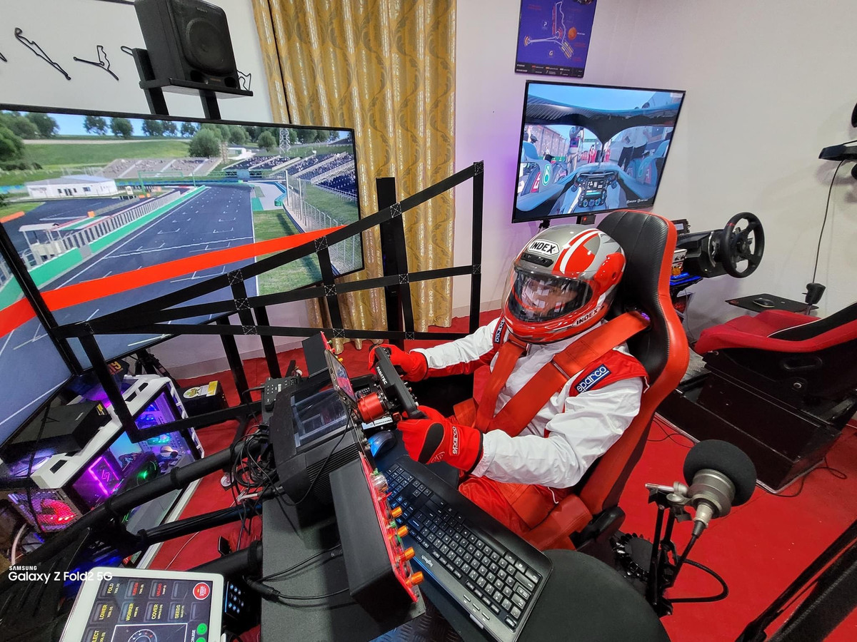 Theo đó, chủ nhân của bộ Gaming-gear này là anh Bùi Huy Hoàng, 43 tuổi, hiện đang sinh sống tại Hà Nội.