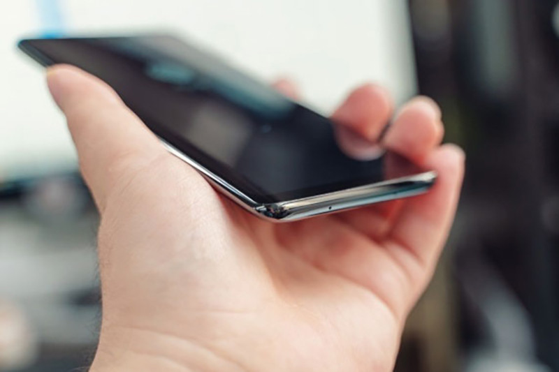 Bo mạch sạc cũng đã bổ sung công nghệ "Wireless USB" và khi Meizu Zero được bật, việc truyền dữ liệu không dây có thể được thực hiện để thay thế cáp dữ liệu truyền thống.