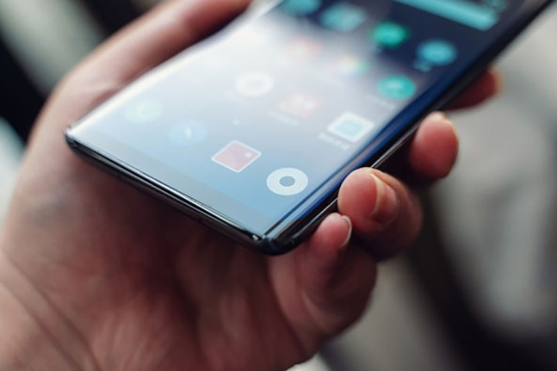 Thiết kế "không có lỗ" sẽ được áp dụng cho toàn bộ máy, do đó các nút ở bên thân Meizu Zero cũng được làm là nút phản hồi xúc giác.