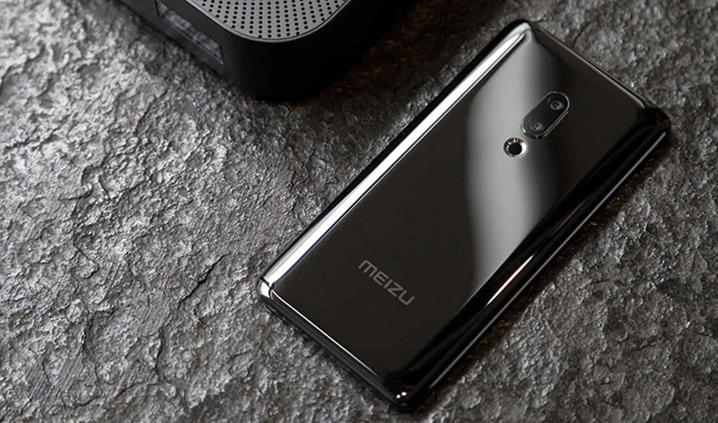 Meizu cung cấp cho điện thoại công nghệ sạc không dây nhanh 18W Super Wireless mCharge.