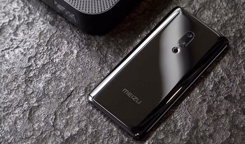 Meizu cung cấp cho điện thoại công nghệ sạc không dây nhanh 18W Super Wireless mCharge.