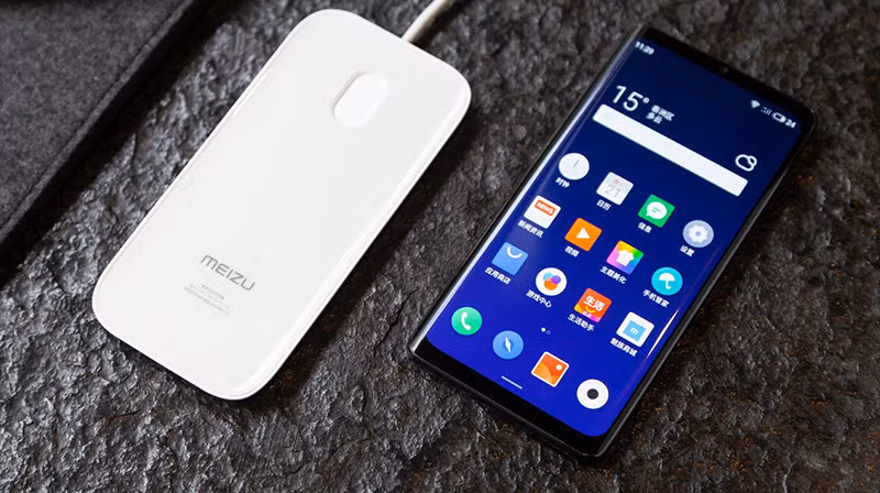 Meizu Zero hiện được trang bị chip xử lý di động Qualcomm Snapdragon 845 và bộ nhớ LPDDR 4x. Điện thoại này đi kèm với màn hình OLED linh hoạt kích thước 5.99 inch, với cảm biến vân tay được tích hợp bên dưới và được phủ một lớp kính cong 2.5D bên trên.