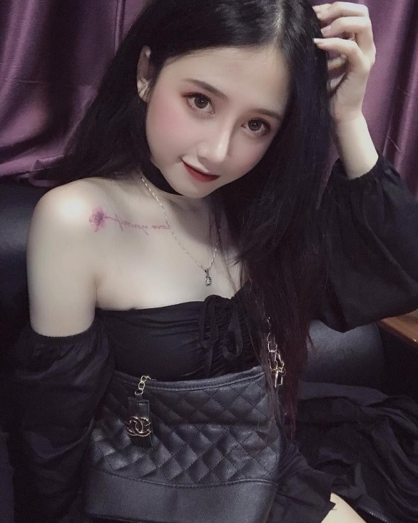 Mức rank của Nus Nus trong game hiện giờ là rank Kim Cương. Cô nàng đảm nhiệm vị trí đi rừng.